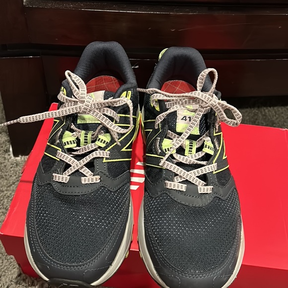 New Balance Women’s Wide Width Running Sneaker, Like New!! - Picture 5 of 6